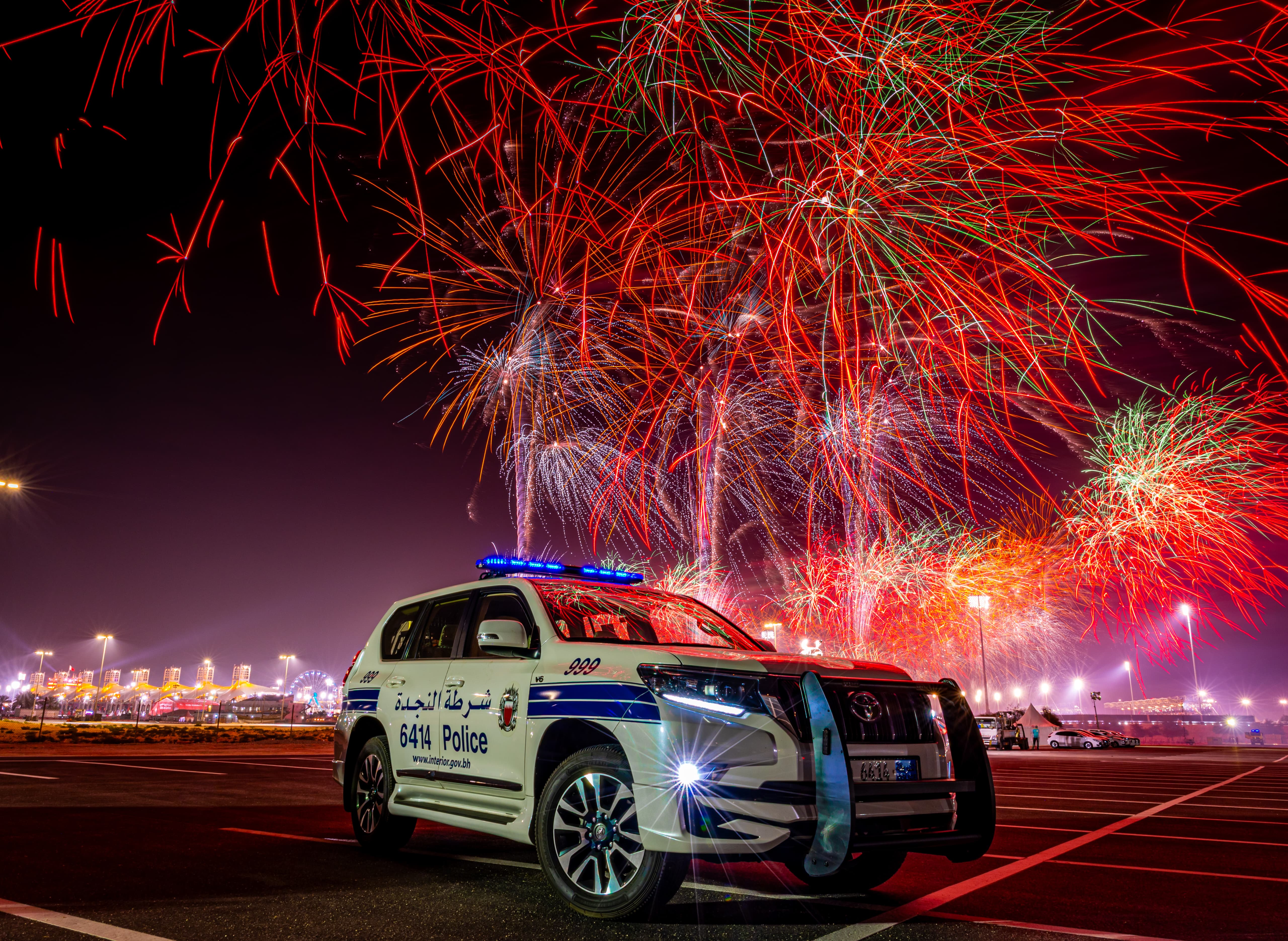 نجاح وزارة الداخلية في تنظيم وتأمين فعاليات اليوم الأخير من سباق الفورمولا 1 ، وجانب من مشاركة الجمهور في جناح وزارة الداخلية بحلبة البحرين الدولية<